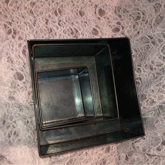 Set of three vintage fruitcake/ wedding cake baking tins/ removable bottoms - Picture 7 of 9